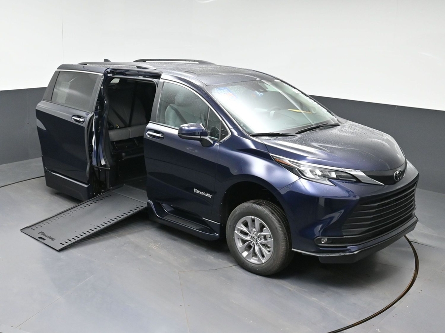2026 Toyota Sienna XLE - Photo 7
