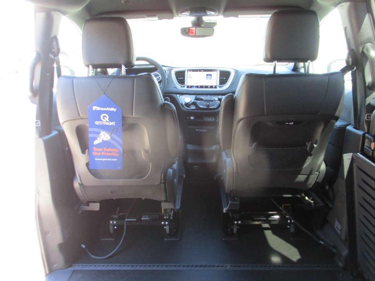 2025 CHRYSLER PACIFICA - Image 17