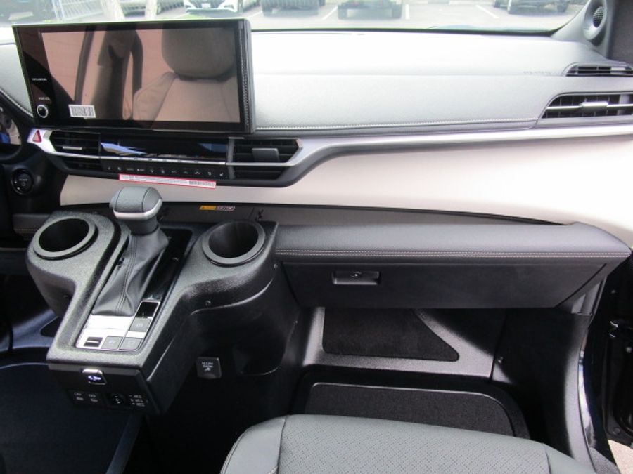 New 2026 Toyota Sienna Hybrid Limited - BraunAbility Side Entry Entry Fold Out Automatic Ramp