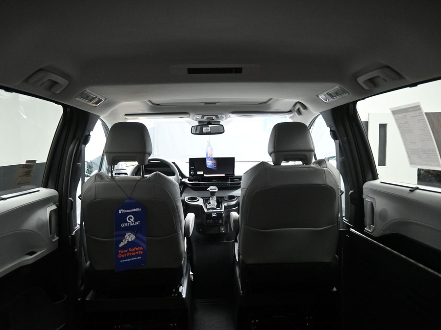 New 2025 Toyota Sienna Hybrid XLE Plus - BraunAbility Side Entry Entry Fold Out Automatic Ramp