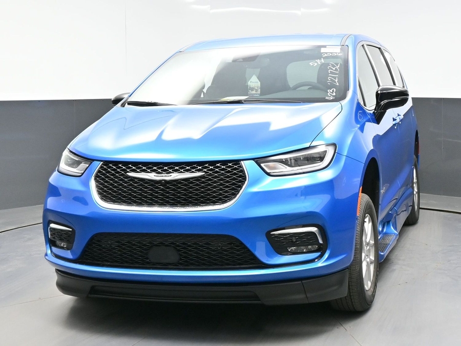 Blue Chrysler Pacifica image number 1