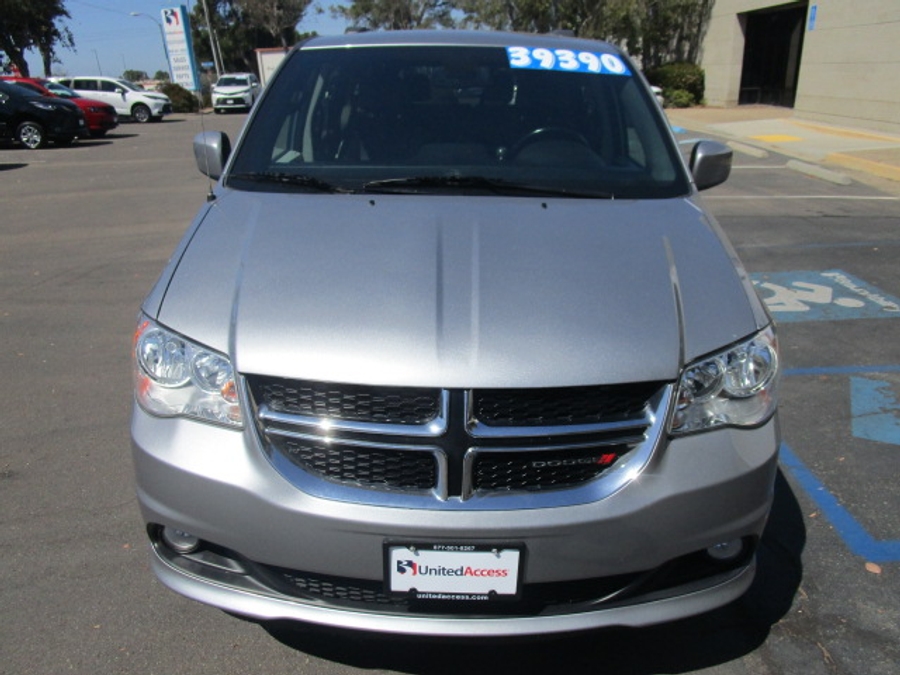 Used 2019 Dodge Grand Caravan SXT - Revability Side Entry Entry Fold Out Automatic Ramp