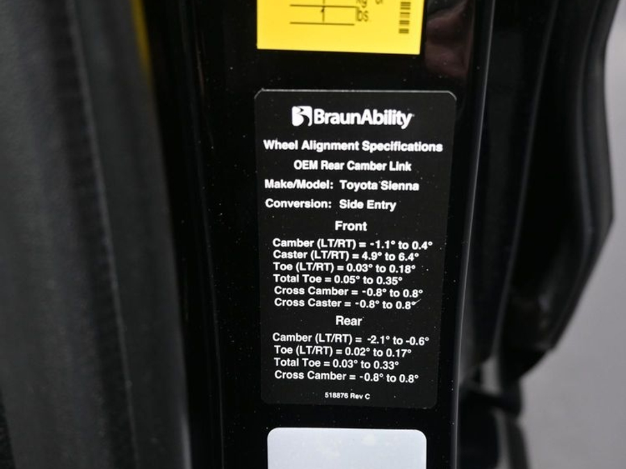 Black Toyota Sienna image number 15