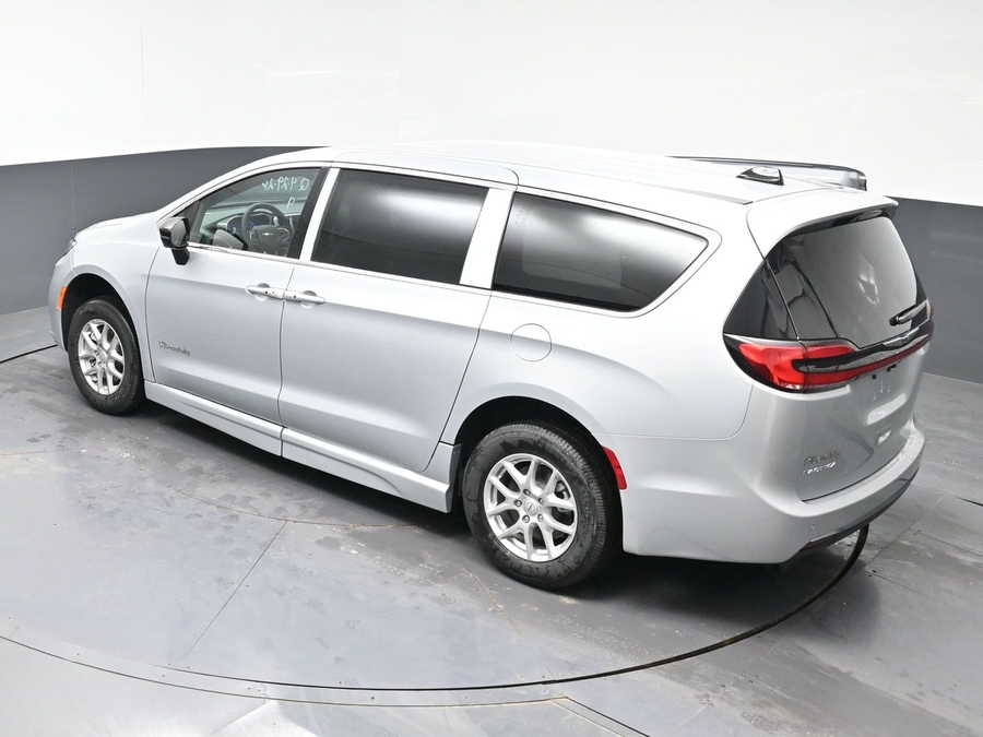 New 2026 Chrysler Pacifica Select Safety - BraunAbility Side Entry Entry Fold Out Automatic Ramp