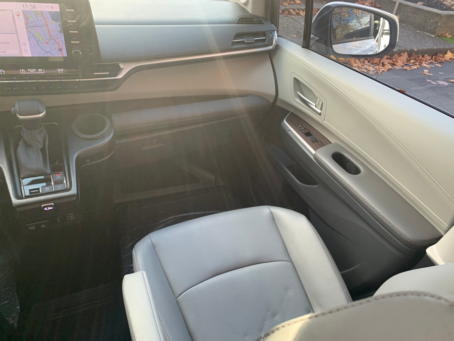 Used 2023 Toyota Sienna Hybrid XLE - BraunAbility Side Entry Entry In Floor Automatic Ramp