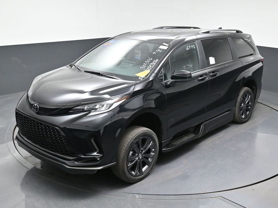 New 2026 Toyota Sienna Hybrid XSE Sport - BraunAbility Side Entry Fold Out Automatic Ramp
