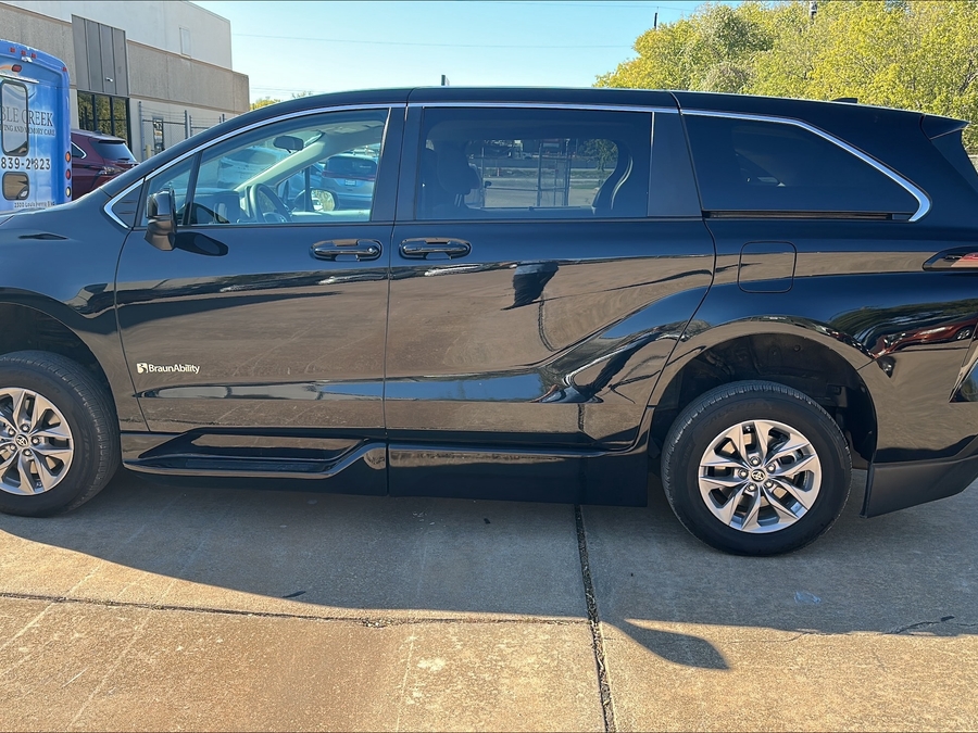 Used 2024 Toyota Sienna Hybrid LE - BraunAbility Side Entry Fold Out Automatic Ramp