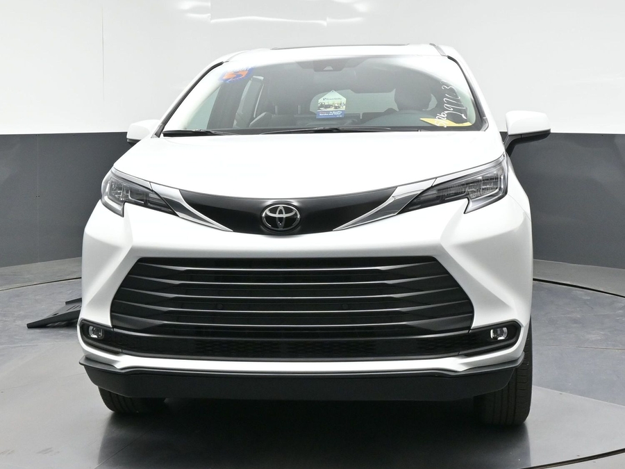 New 2026 Toyota Sienna Hybrid XLE Add - BraunAbility Side Entry Entry Fold Out Automatic Ramp