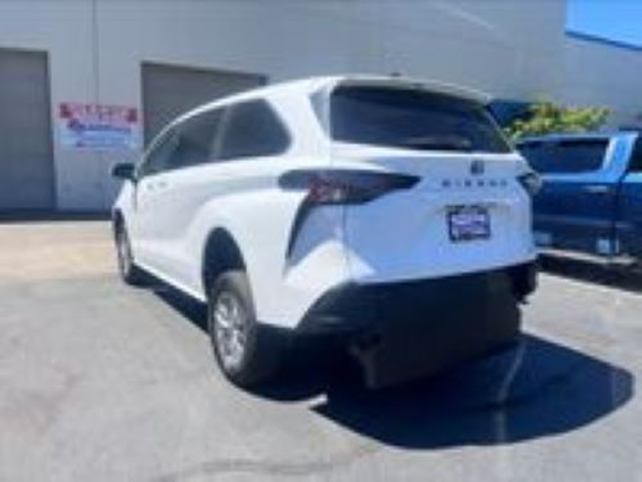 New 2026 Toyota Sienna Hybrid LE - Vantage Mobility Commercial Rear Entry Entry Fold Out Manual Ramp