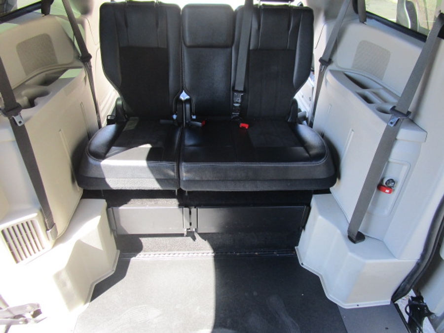 Used 2019 Dodge Grand Caravan SXT - Revability Side Entry Entry Fold Out Automatic Ramp