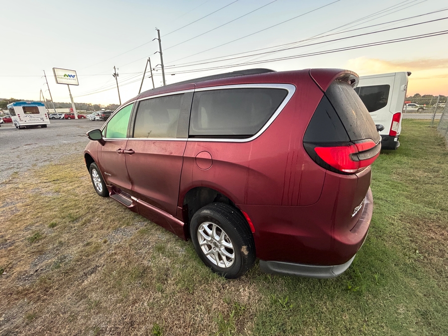 Red Chrysler Pacifica image number 9