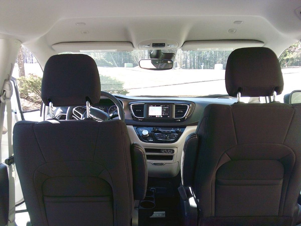 2024 CHRYSLER VOYAGER - Image 12