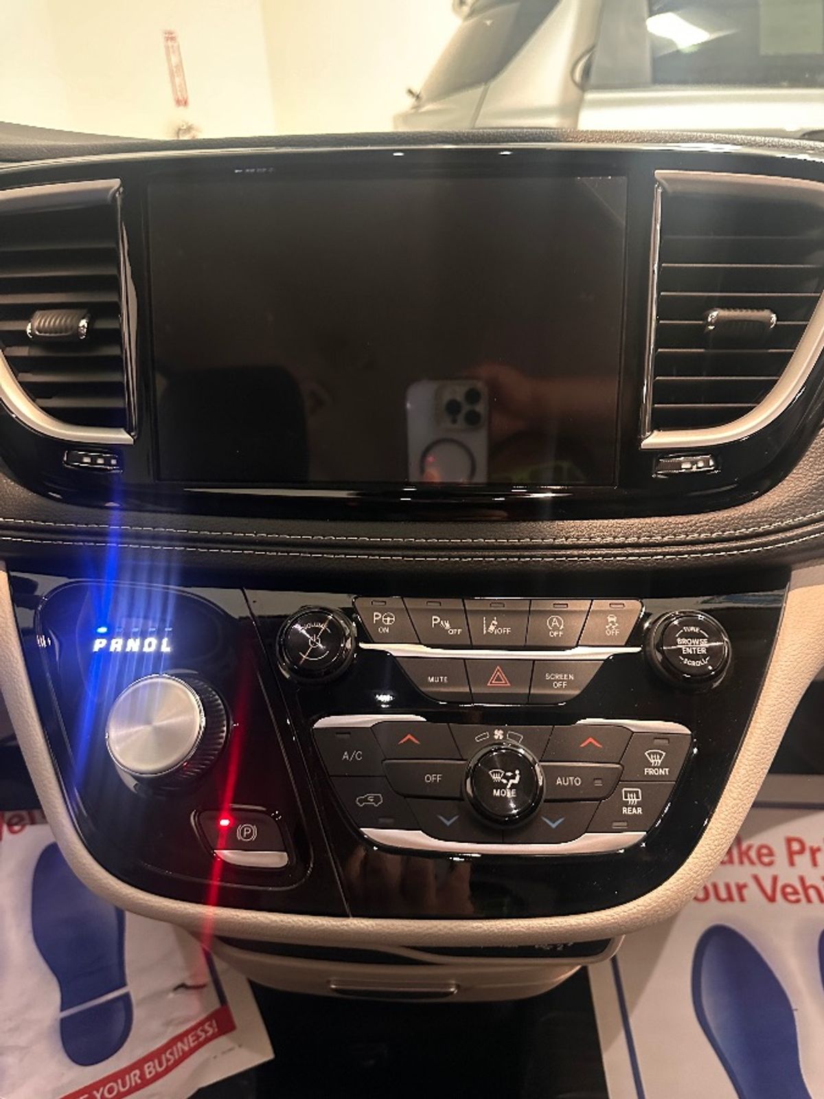 Silver Chrysler Pacifica image number 12