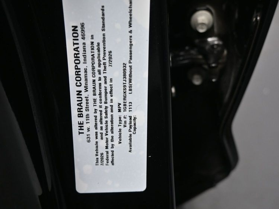 New 2026 Chevrolet Traverse 1LT Midnight - BraunAbility Side Entry In Floor Automatic Ramp