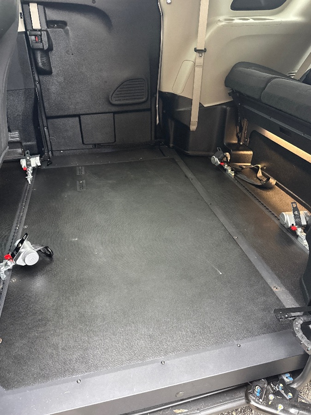 2023 CHRYSLER VOYAGER - Image 4