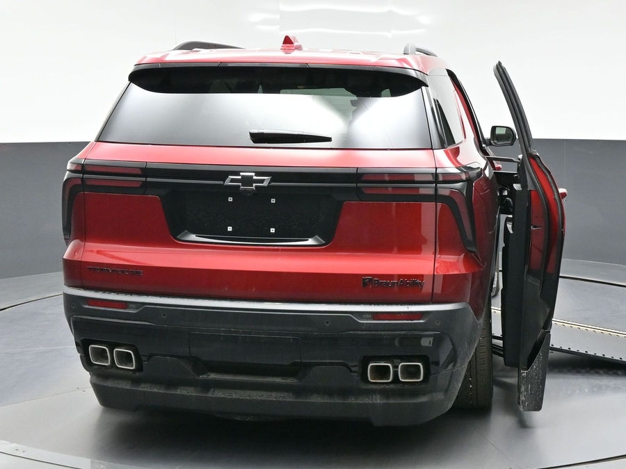 New 2026 Chevrolet Traverse 1LT Midnight Edition - BraunAbility Side Entry In Floor Automatic Ramp