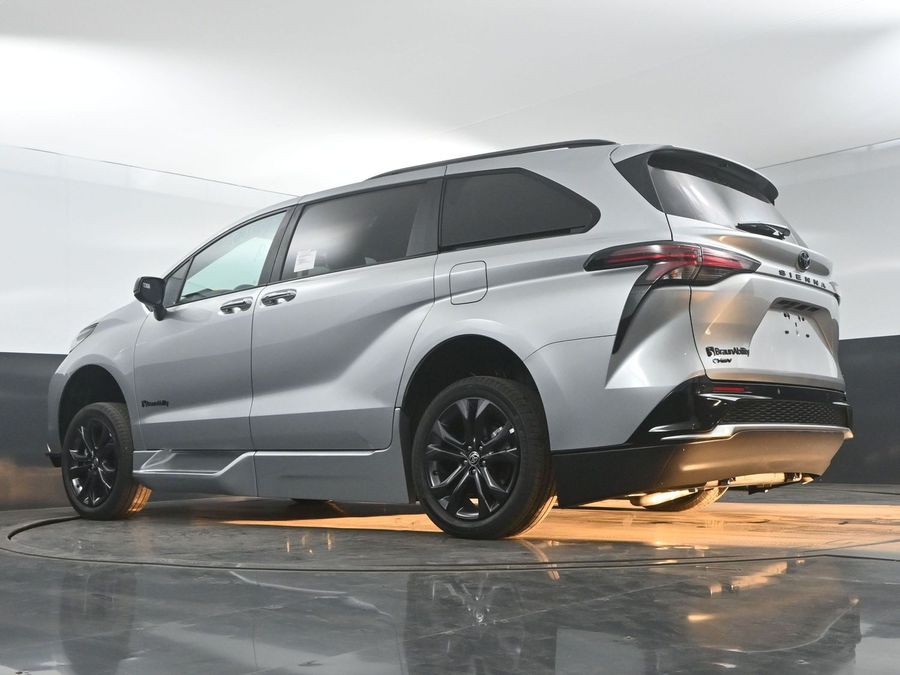 New 2025 Toyota Sienna Hybrid XSE Sport - BraunAbility Side Entry Entry Fold Out Automatic Ramp