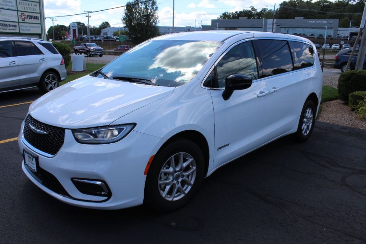 2024 CHRYSLER PACIFICA - Image 2