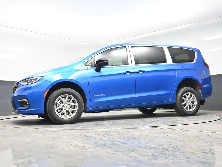 New 2026 Chrysler Pacifica Select Safety - BraunAbility Rear Entry Entry Fold Out Manual Ramp