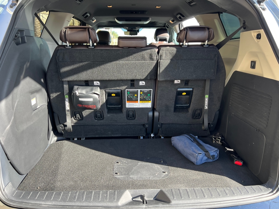 Used 2023 Toyota Sienna Hybrid Platinum Edition - BraunAbility Side Entry Entry In Floor Automatic Ramp