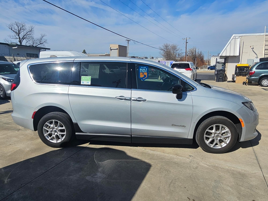 2024 CHRYSLER VOYAGER - Image 2