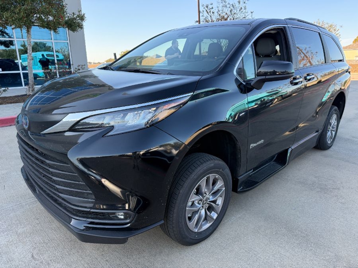 2025 TOYOTA SIENNA - Image 8