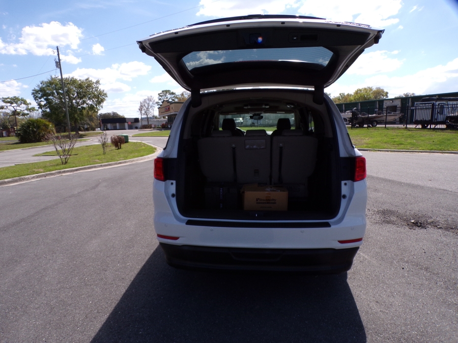 White Honda Odyssey image number 6