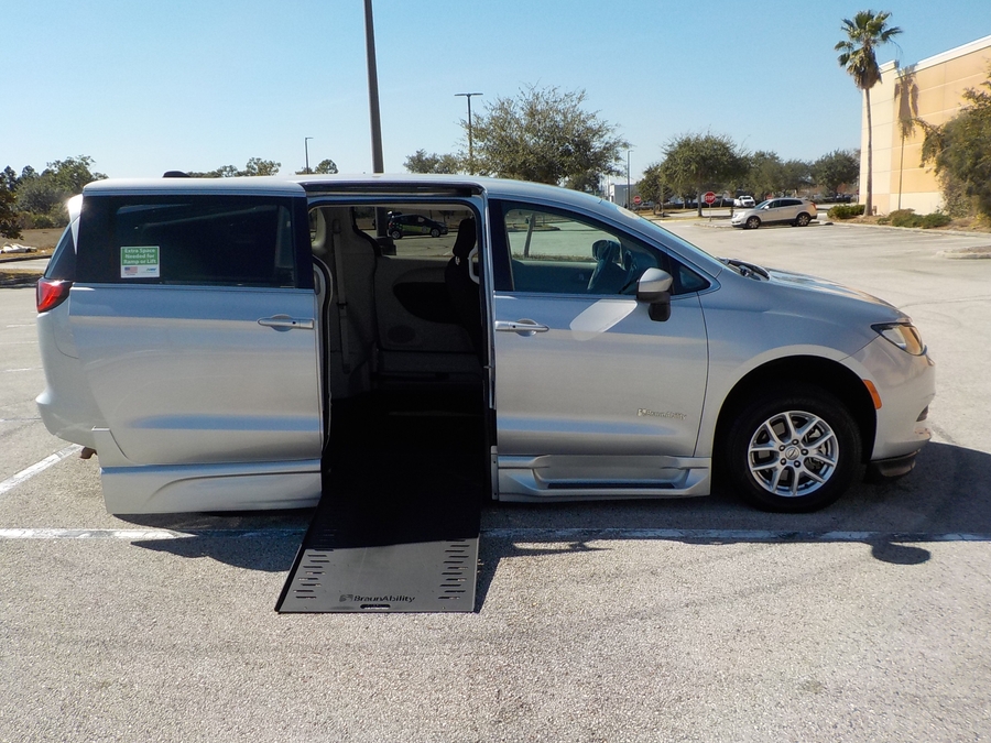 2023 CHRYSLER VOYAGER - Image 27