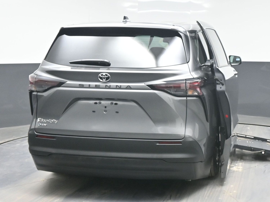 New 2026 Toyota Sienna Hybrid LE - BraunAbility Side Entry Entry Fold Out Automatic Ramp