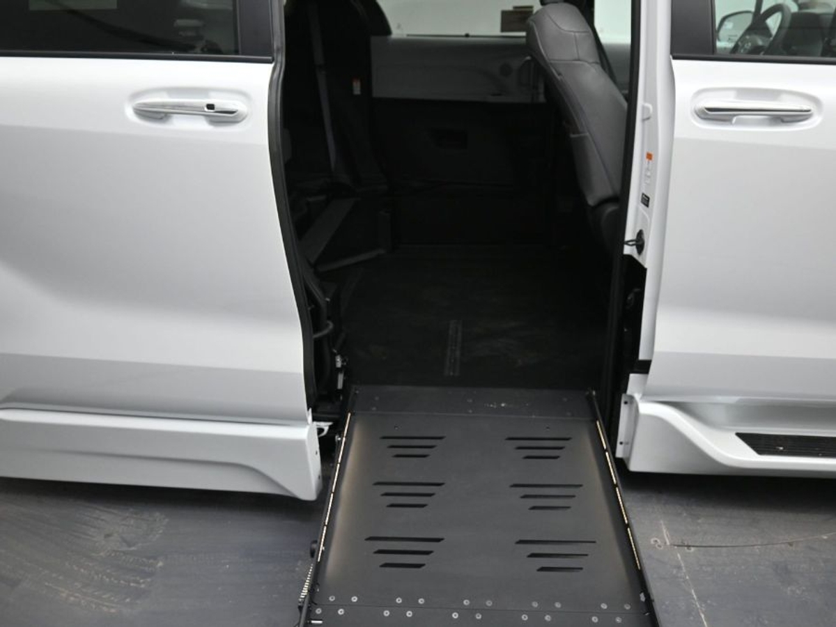 2025 TOYOTA SIENNA - Image 12