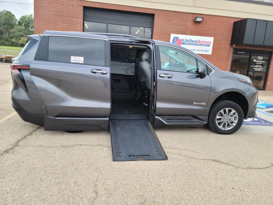 Used 2025 Toyota Sienna Hybrid XLE - BraunAbility Side Entry Entry In Floor Automatic Ramp