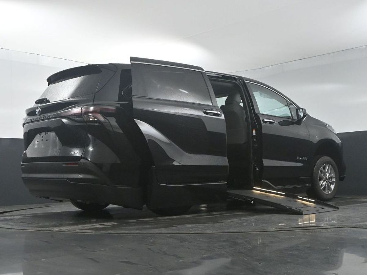 2025 TOYOTA SIENNA - Image 22