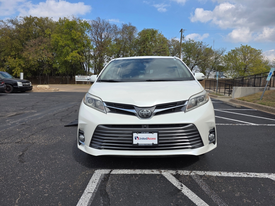 Used 2020 Toyota Sienna Limited - BraunAbility Side Entry Entry In Floor Automatic Ramp