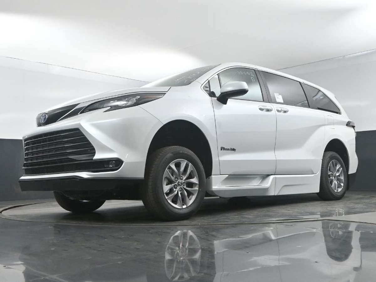 2025 TOYOTA SIENNA - Image 19