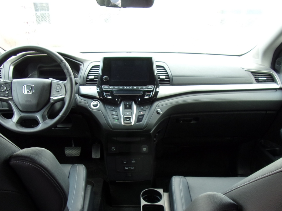 Grey Honda Odyssey image number 8