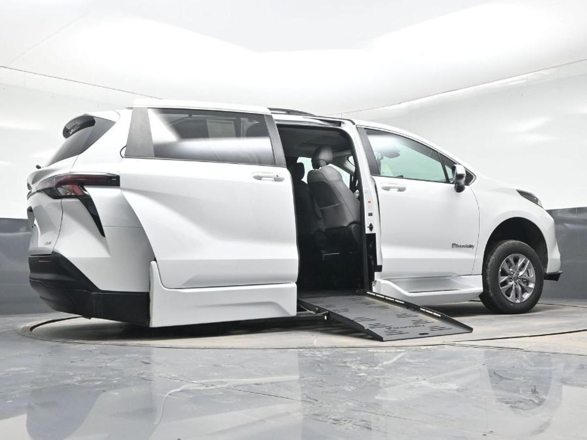 2025 TOYOTA SIENNA - Image 22