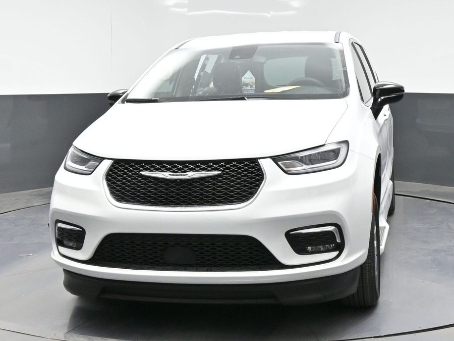 Used 2024 Chrysler Pacifica Touring L - BraunAbility Side Entry Entry Fold Out Automatic Ramp
