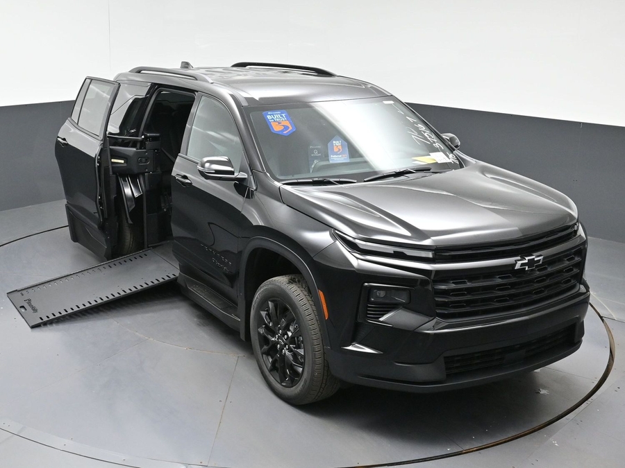 New 2026 Chevrolet Traverse 1LT Midnight - BraunAbility Side Entry In Floor Automatic Ramp