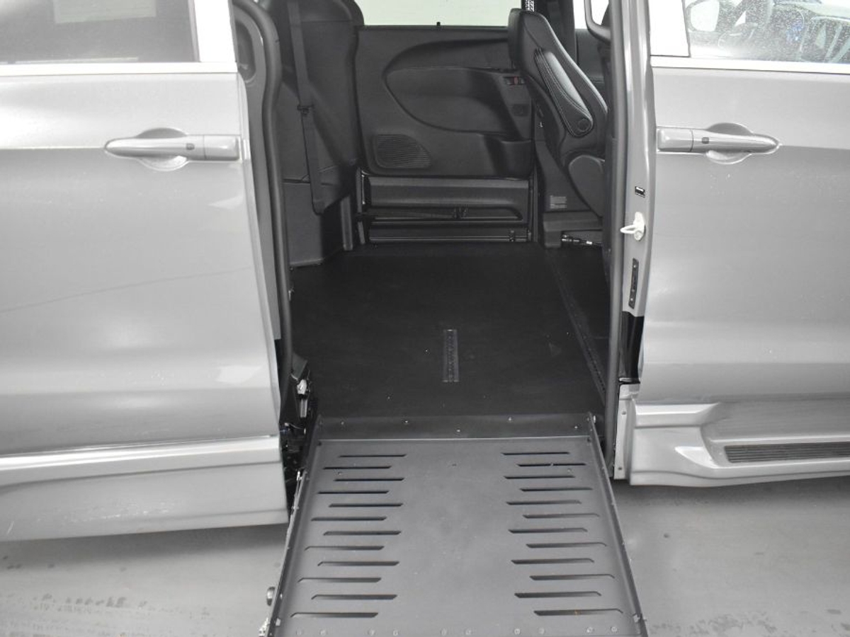 2025 CHRYSLER PACIFICA - Image 12