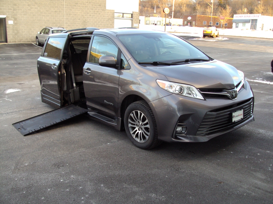 2020 Toyota Sienna XLE