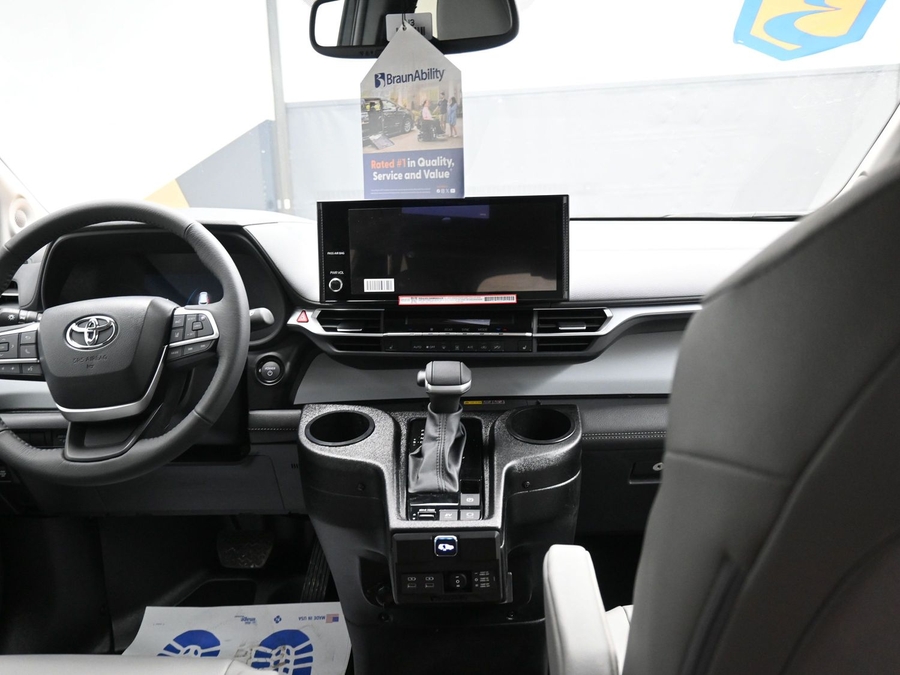 Black Toyota Sienna image number 12