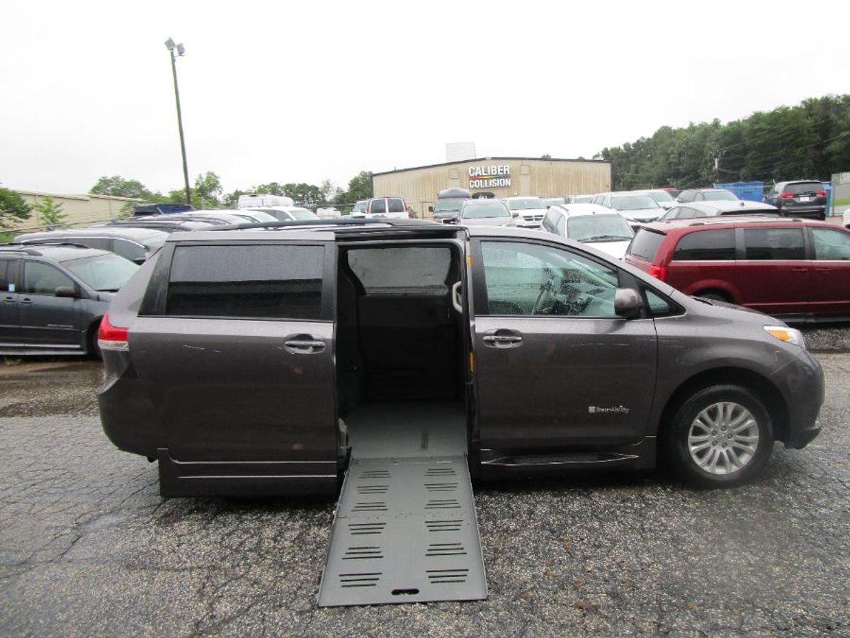 2013 Toyota Sienna XLE