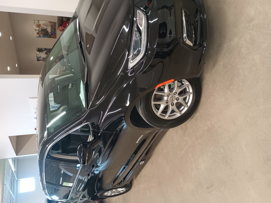 Black Chrysler Pacifica image number 2