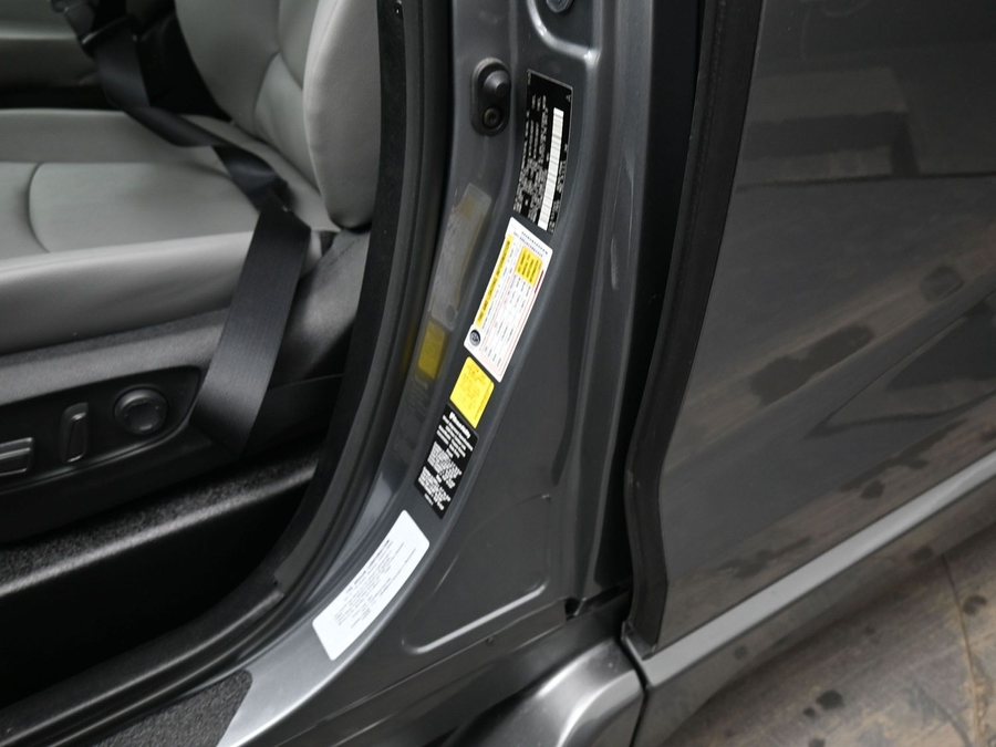 New 2026 Toyota Sienna Hybrid XLE Base - BraunAbility Side Entry Fold Out Automatic Ramp