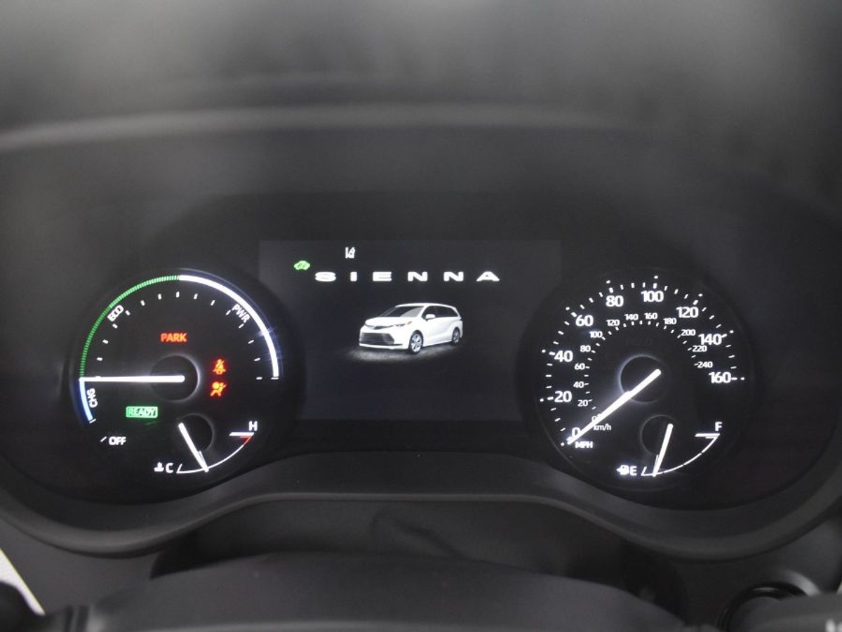 2025 TOYOTA SIENNA - Image 16