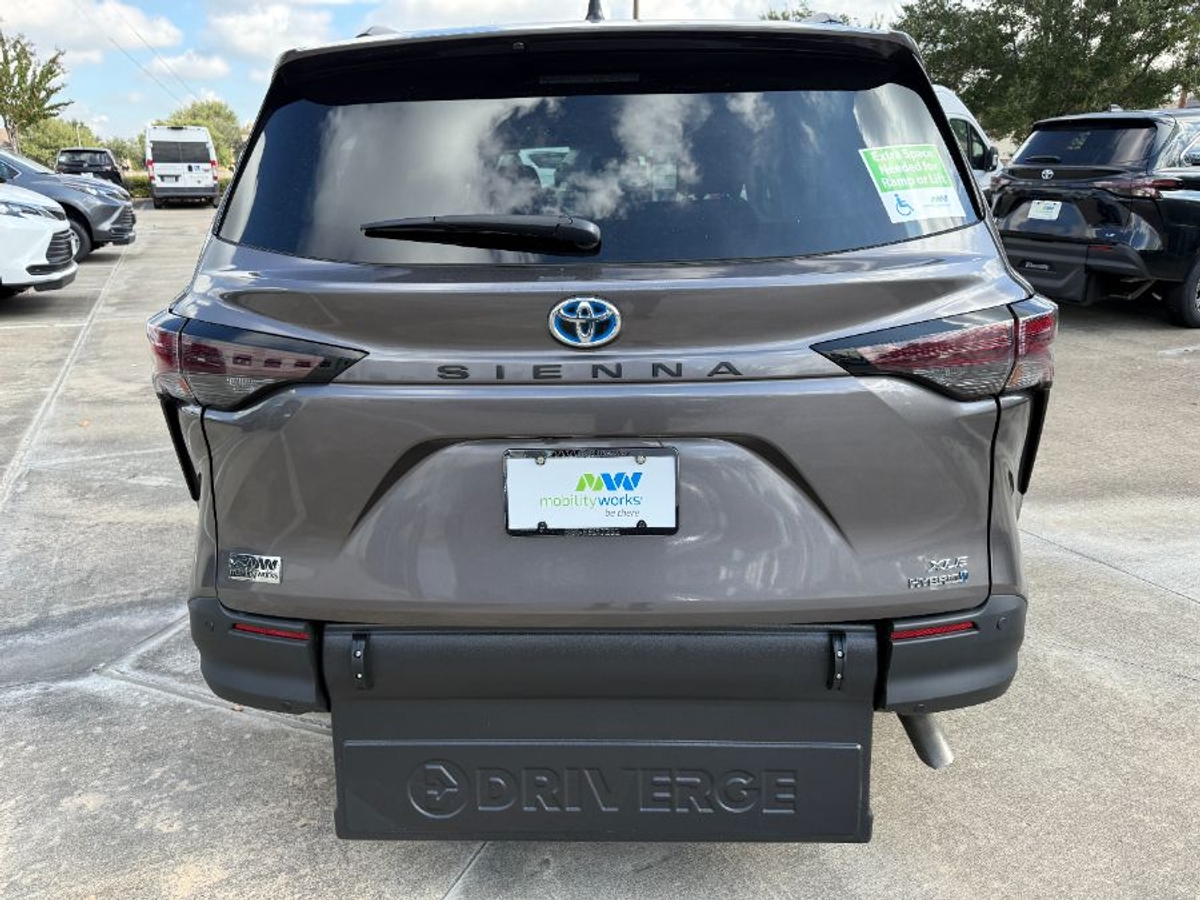 2024 TOYOTA SIENNA - Image 4