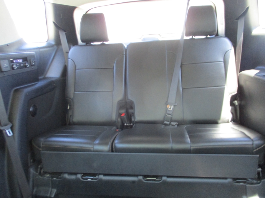Red Chevrolet Traverse image number 17