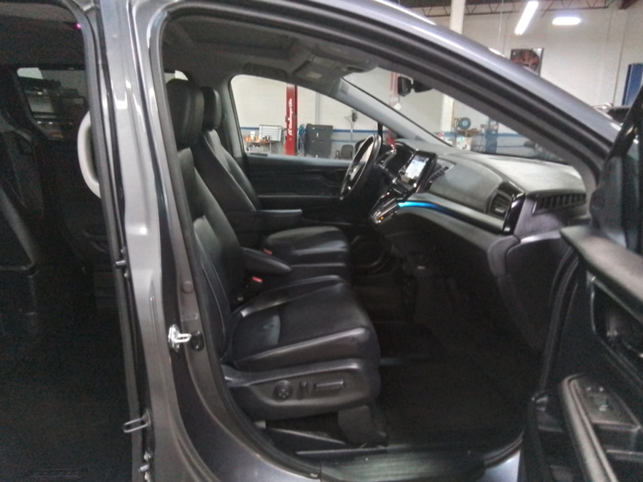 Grey Honda Odyssey image number 15