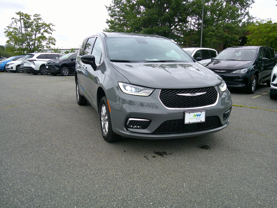 Grey Chrysler Pacifica image number 3