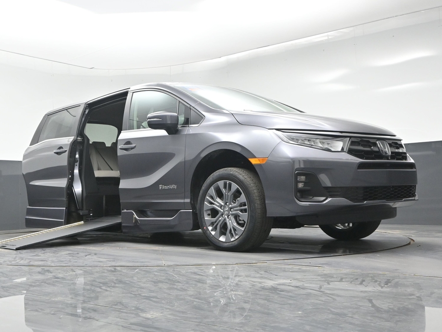 New 2026 Honda Odyssey Touring - BraunAbility Side Entry In Floor Automatic Ramp